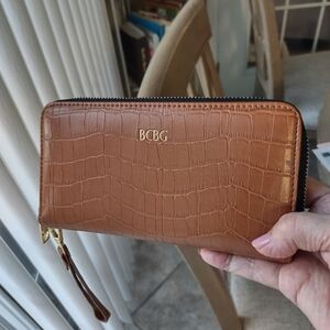 BCBG Ladies Zip Around Wallet/Wristlet. Like New